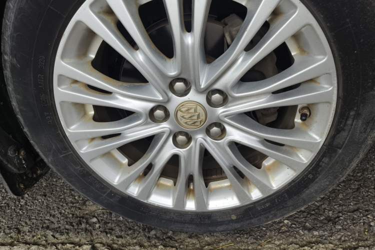 Used Buick GT 2016 15N Manual Luxury Version Right Front Wheel Hub