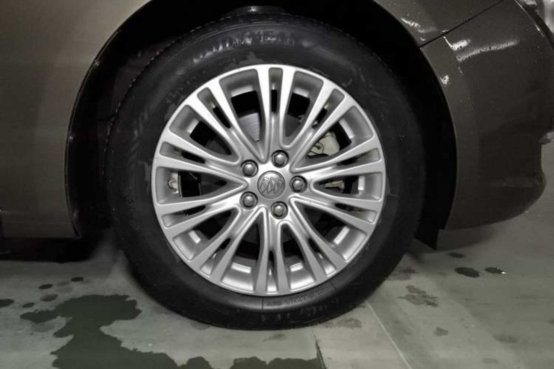 Used Buick GT 2016 15N Automatic Elite Edition Right Front Wheel Hub