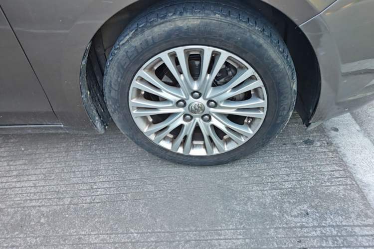 Used Buick GT 2016 15N Automatic Elite Edition Right Front Wheel Hub