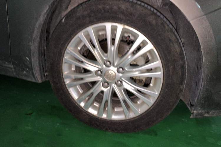 Used Buick GT 2016 15N Automatic Luxury Edition Right Front Wheel Hub