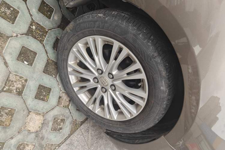 Used Buick GT 2016 15N Automatic Elite Edition Right Front Wheel Hub