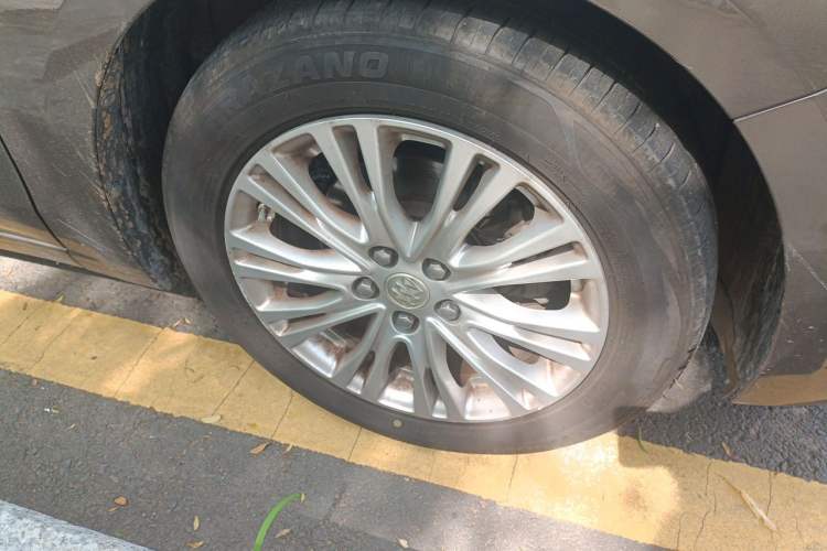 Used Buick GT 2016 15N Manual Elite Edition Right Front Wheel Hub