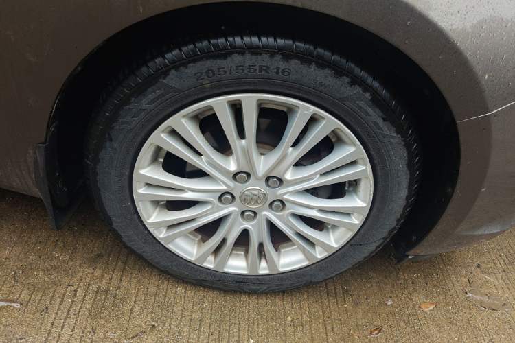 Used Buick GT 2016 15N Automatic Elite Edition Right Front Wheel Hub