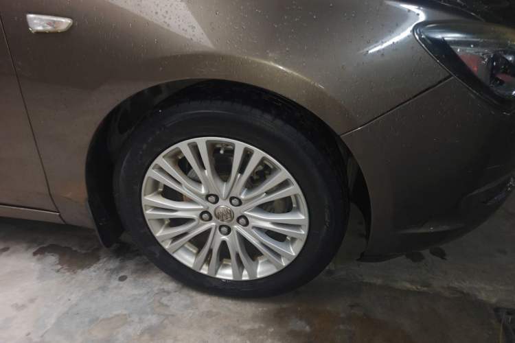 Used Buick GT 2016 15N Automatic Luxury Edition Right Front Wheel Hub