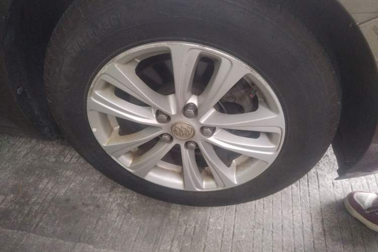 Used Buick GT 2016 15N Automatic Entry-Level Trim Right Front Wheel Hub