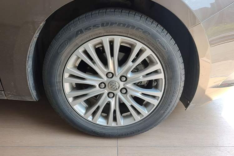 Used Buick GT 2016 15N Automatic Elite Edition Right Front Wheel Hub