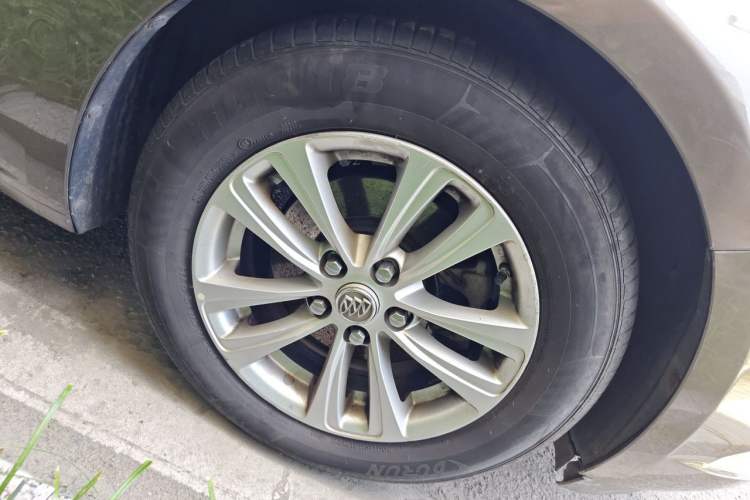 Used Buick GT 2016 15N Automatic Entry-Level Trim Right Front Wheel Hub