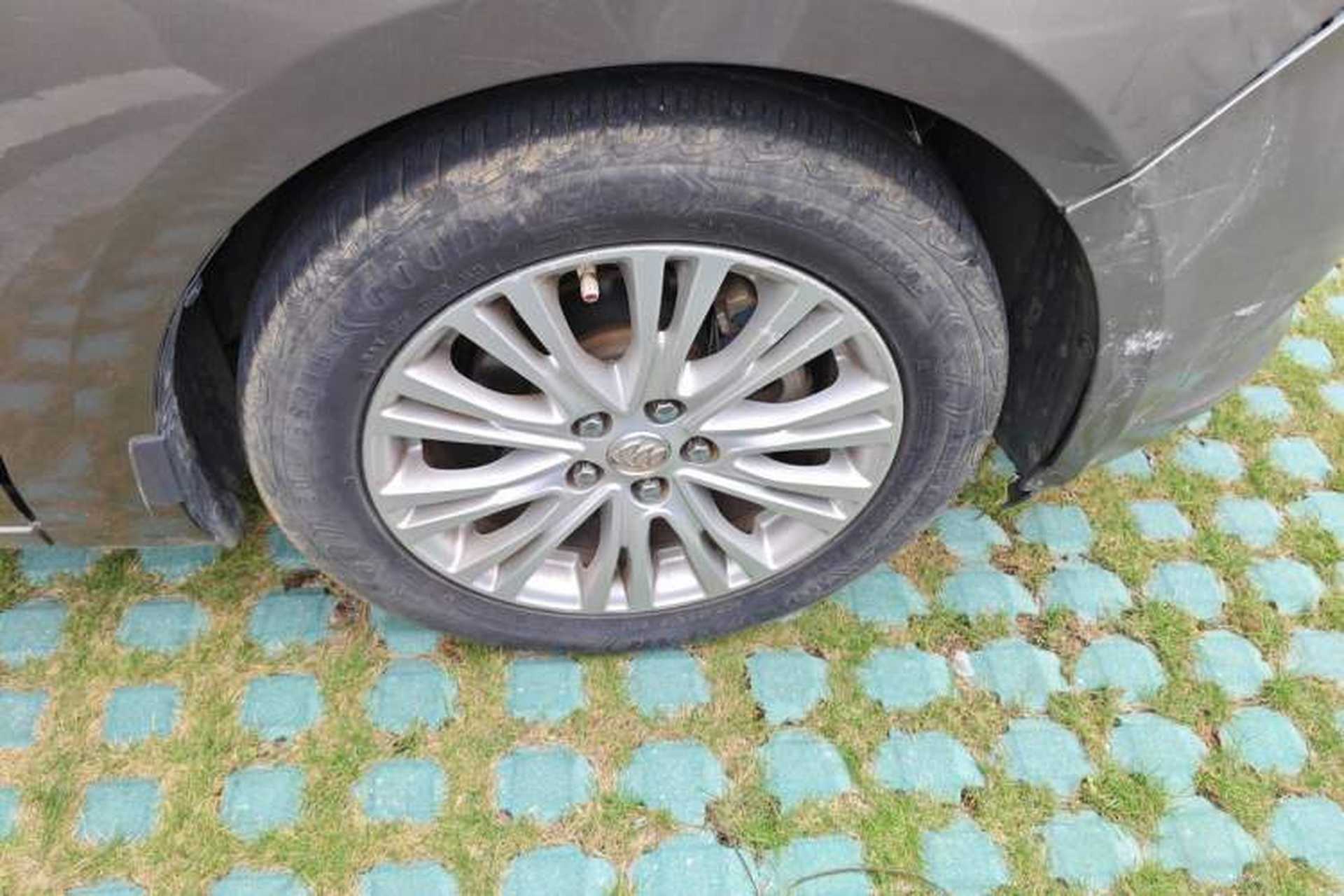Used Buick GT 2016 15N Automatic Luxury Edition Right Front Wheel Hub