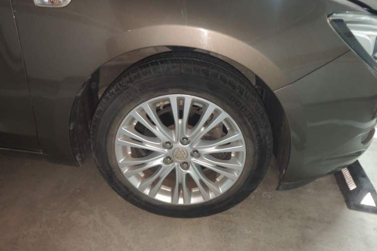 Used Buick GT 2016 15N Automatic Elite Edition Right Front Wheel Hub