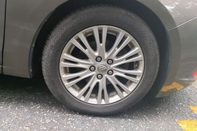 Used Buick GT 2016 15N Automatic Elite Edition Right Front Wheel Hub