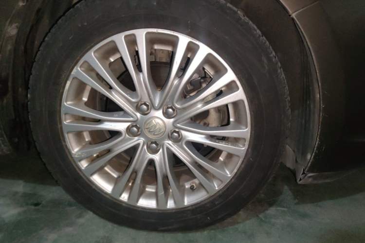 Used Buick GT 2016 15N Automatic Elite Edition Right Front Wheel Hub