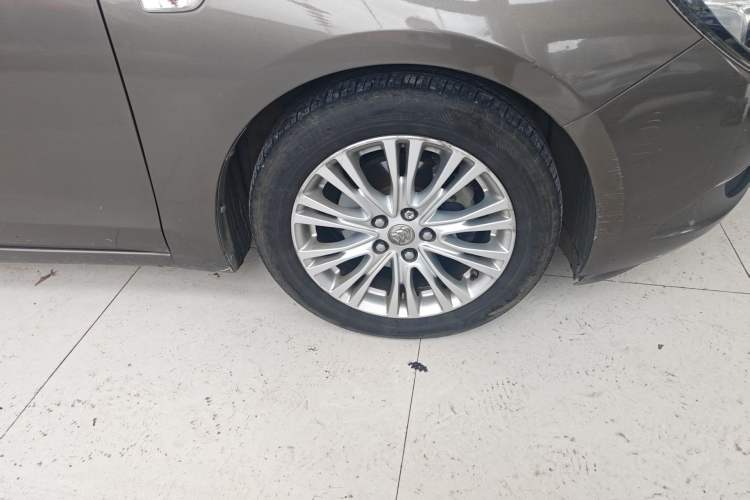 Used Buick GT 2016 15N Automatic Elite Edition Right Front Wheel Hub