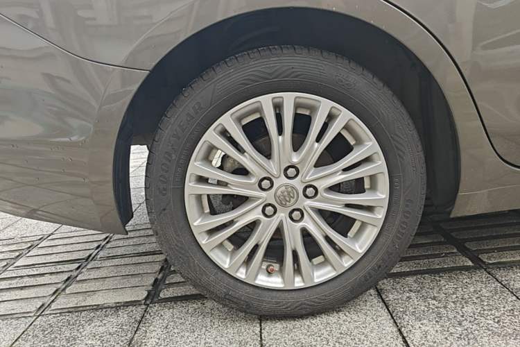 Used Buick GT 2016 15N Automatic Elite Edition Right Rear Wheel Hub
