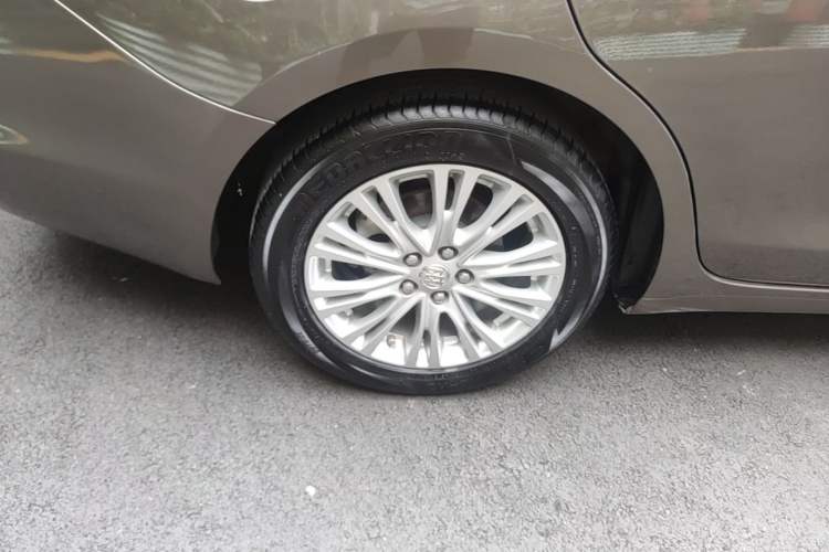 Used Buick GT 2016 15N Automatic Elite Edition Right Rear Wheel Hub