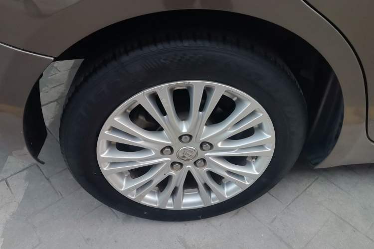 Used Buick GT 2016 15N Automatic Elite Edition Right Rear Wheel Hub
