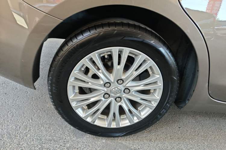 Used Buick GT 2016 15N Automatic Elite Edition Right Rear Wheel Hub