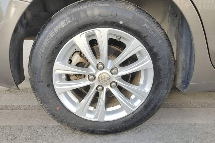 Used Buick GT 2016 15N Manual Entry-Level Trim Right Rear Wheel Hub