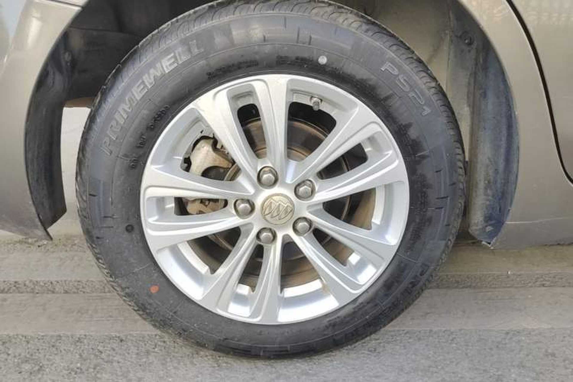 Used Buick GT 2016 15N Manual Entry-Level Trim Right Rear Wheel Hub
