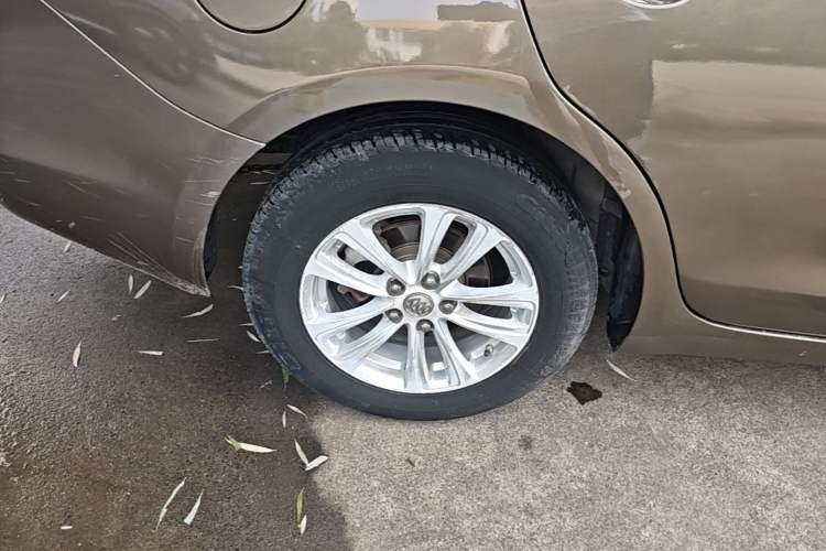 Used Buick GT 2016 15N Automatic Entry-Level Trim Right Rear Wheel Hub