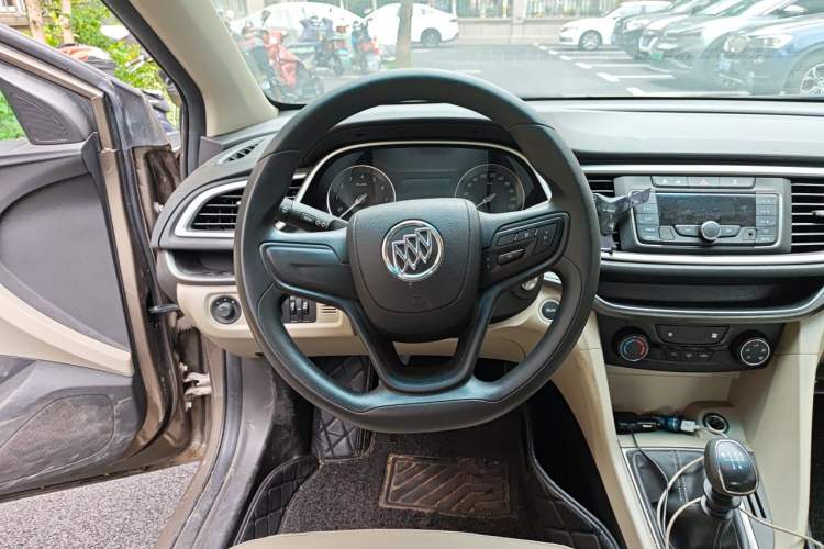 Used Buick GT 2016 15N Manual Elite Edition Steering Wheel