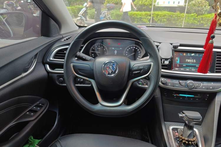 Used Buick GT 2016 15N Automatic Luxury Edition Steering Wheel