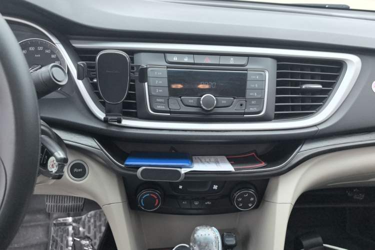 Used Buick GT 2016 15N Automatic Elite Edition Audio And AC Panel