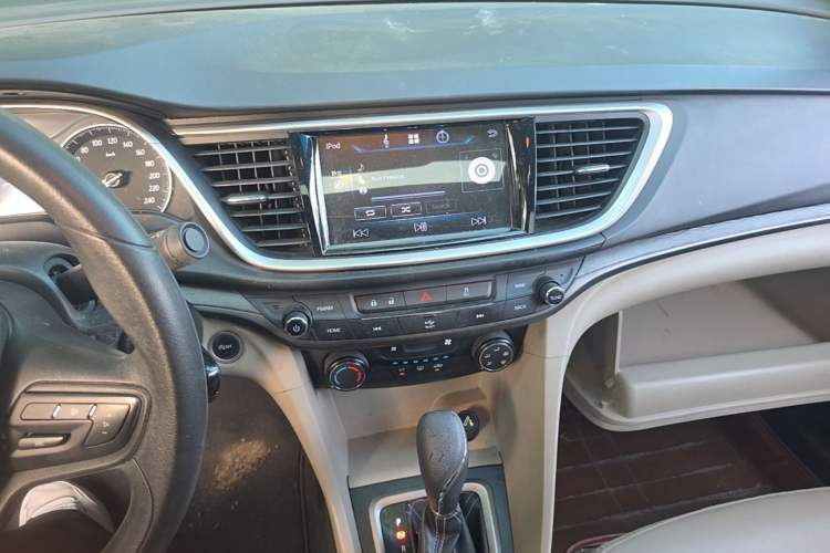 Used Buick GT 2016 15N Automatic Elite Edition Audio And AC Panel