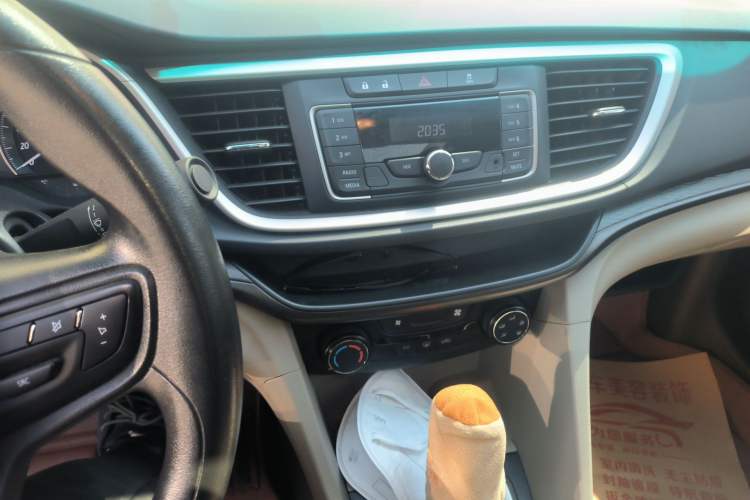 Used Buick GT 2016 15N Automatic Elite Edition Audio And AC Panel
