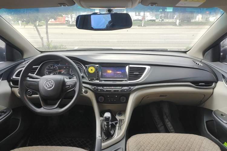 Used Buick GT 2016 15N Manual Entry-Level Trim Center Console