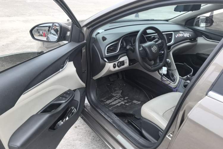 Used Buick GT 2016 15N Automatic Elite Edition Driver Seat