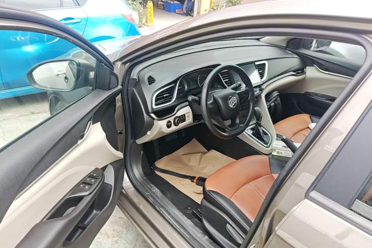 Used Buick GT 2016 15N Automatic Elite Edition Driver Seat