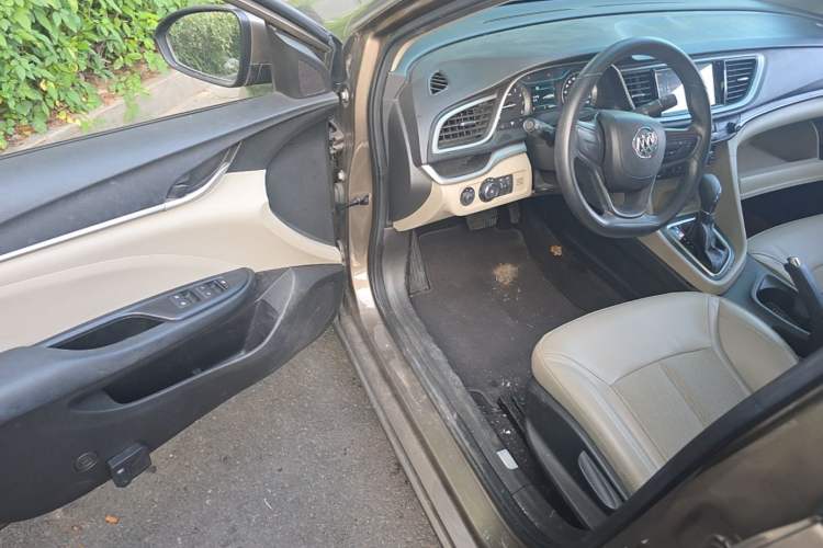 Used Buick GT 2016 15N Automatic Elite Edition Driver Seat