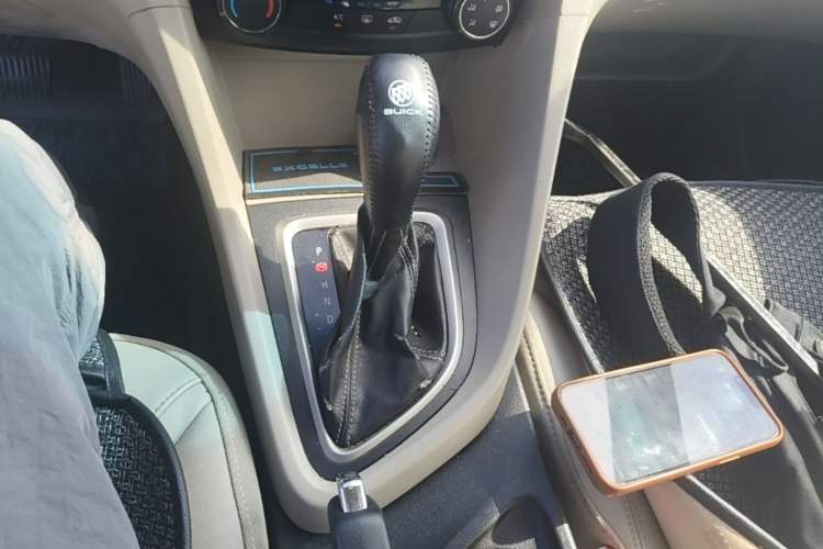 Used Buick GT 2016 15N Automatic Elite Edition Gear Lever