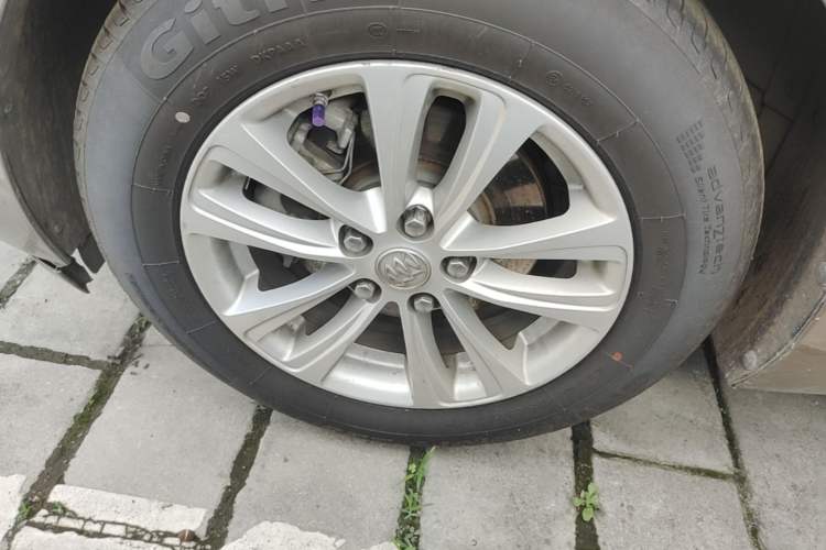 Used Buick GT 2016 15N Manual Entry-Level Trim Left Front Wheel Hub