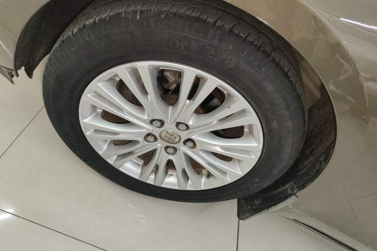 Used Buick GT 2016 15N Automatic Luxury Edition Left Front Wheel Hub
