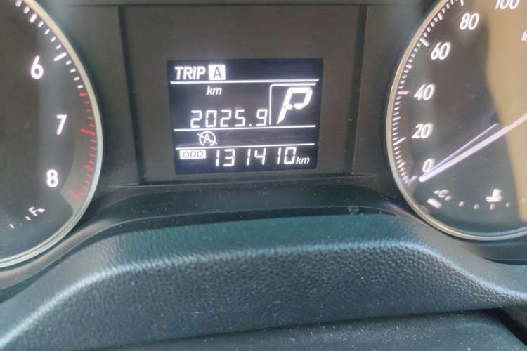 Used Buick GT 2016 15N Automatic Entry-Level Trim Odometer Close Up