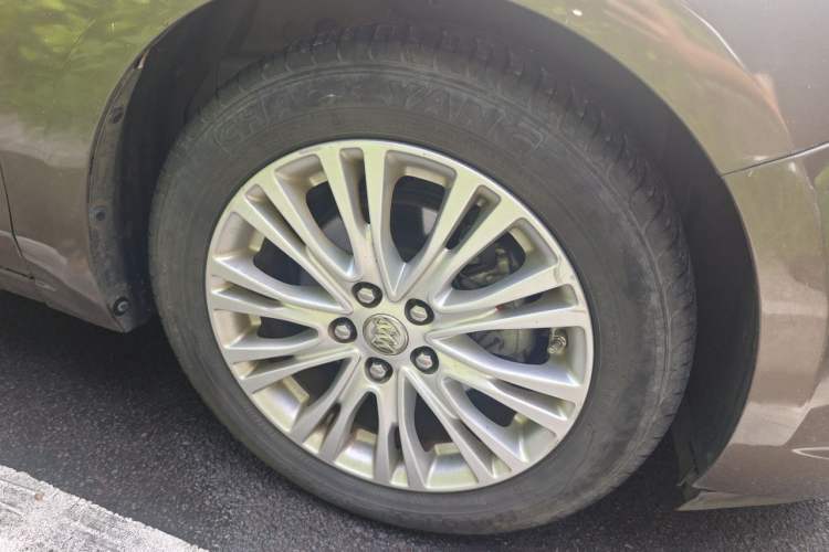 Used Buick GT 2016 15N Automatic Elite Edition Right Front Wheel Hub