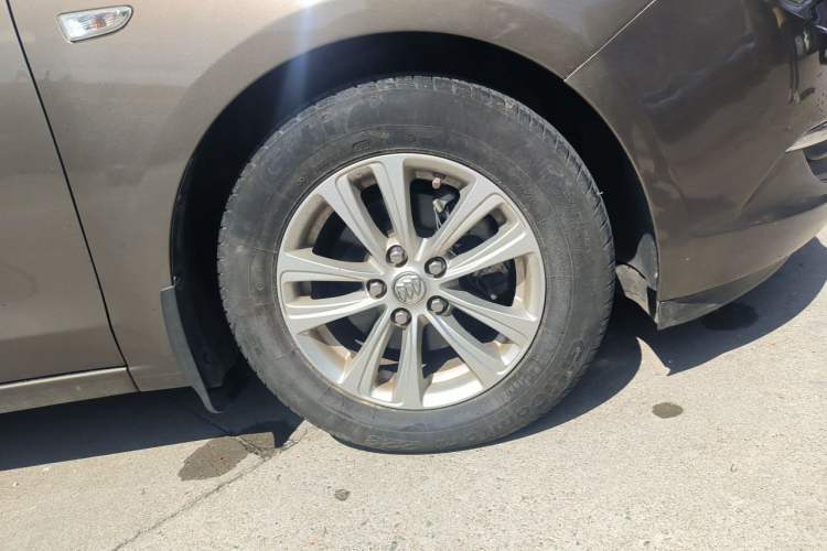 Used Buick GT 2016 15N Automatic Entry-Level Trim Right Front Wheel Hub