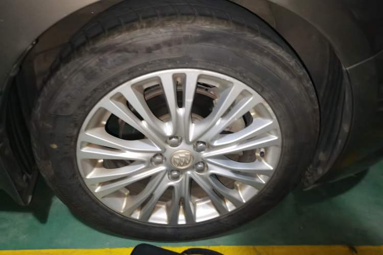 Used Buick GT 2016 15N Automatic Luxury Edition Right Front Wheel Hub