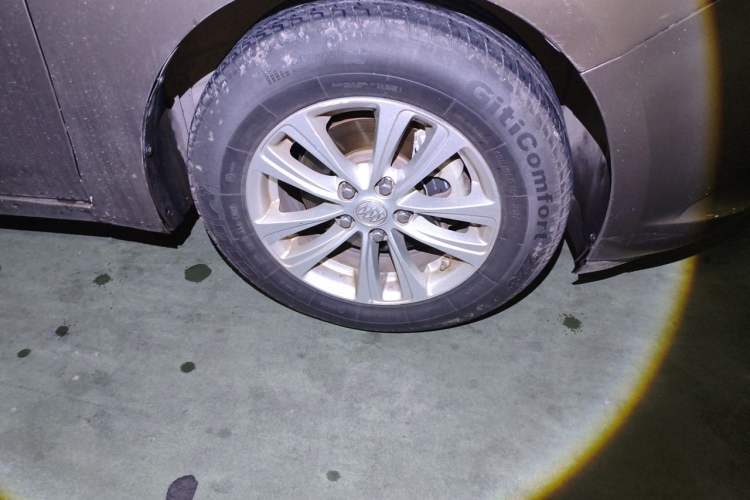 Used Buick GT 2016 15N Automatic Entry-Level Trim Right Front Wheel Hub