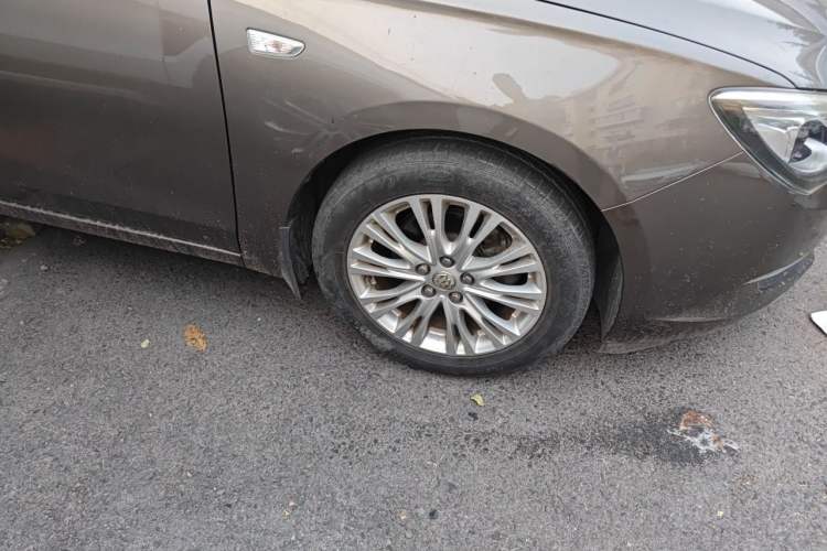 Used Buick GT 2016 15N Automatic Elite Edition Right Front Wheel Hub