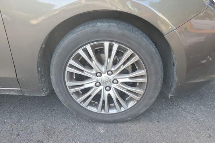 Used Buick GT 2016 15N Automatic Elite Edition Right Front Wheel Hub