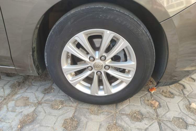Used Buick GT 2016 15N Automatic Entry-Level Trim Right Front Wheel Hub