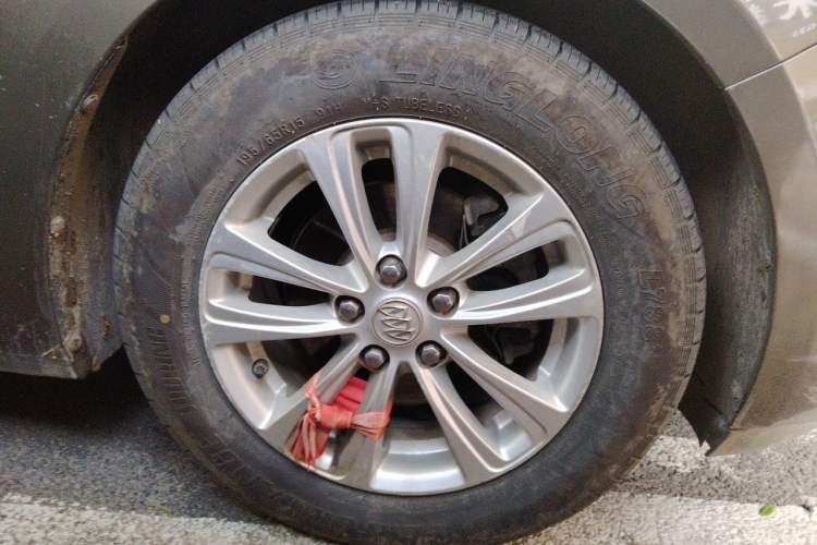 Used Buick GT 2016 15N Automatic Entry-Level Trim Right Front Wheel Hub