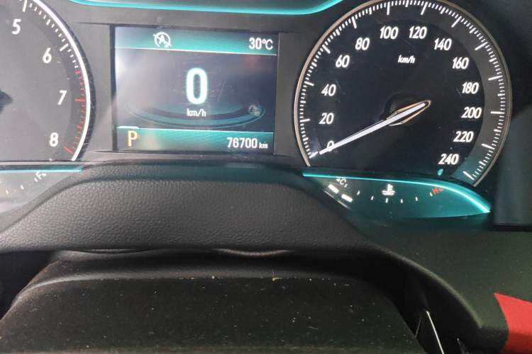 Used Buick GT 2016 15N Automatic Luxury Edition Odometer Close Up