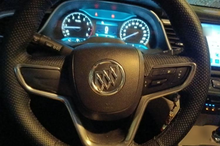 Used Buick GT 2016 15N Automatic Elite Edition Steering Wheel