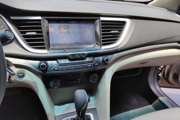 Used Buick GT 2016 18T Dual-Clutch Elite Model Center Console