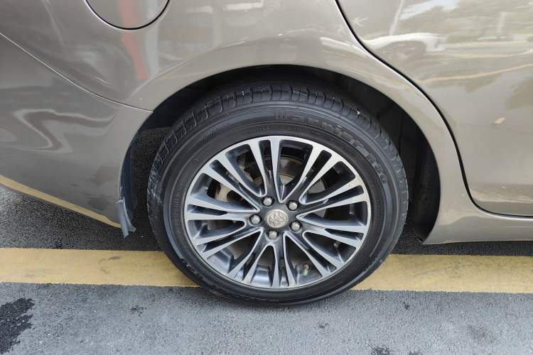 Used Buick GT 2016 18T Dual-Clutch Elite Model Exterior 3