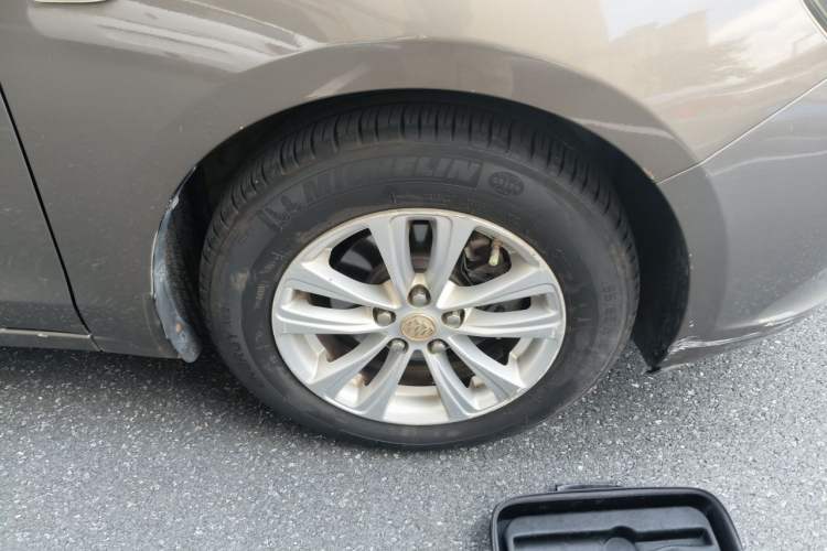 Used Buick GT 2016 15N Manual Entry-Level Trim Right Front Wheel Hub