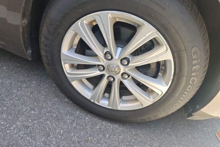 Used Buick GT 2016 15N Automatic Entry-Level Trim Right Front Wheel Hub